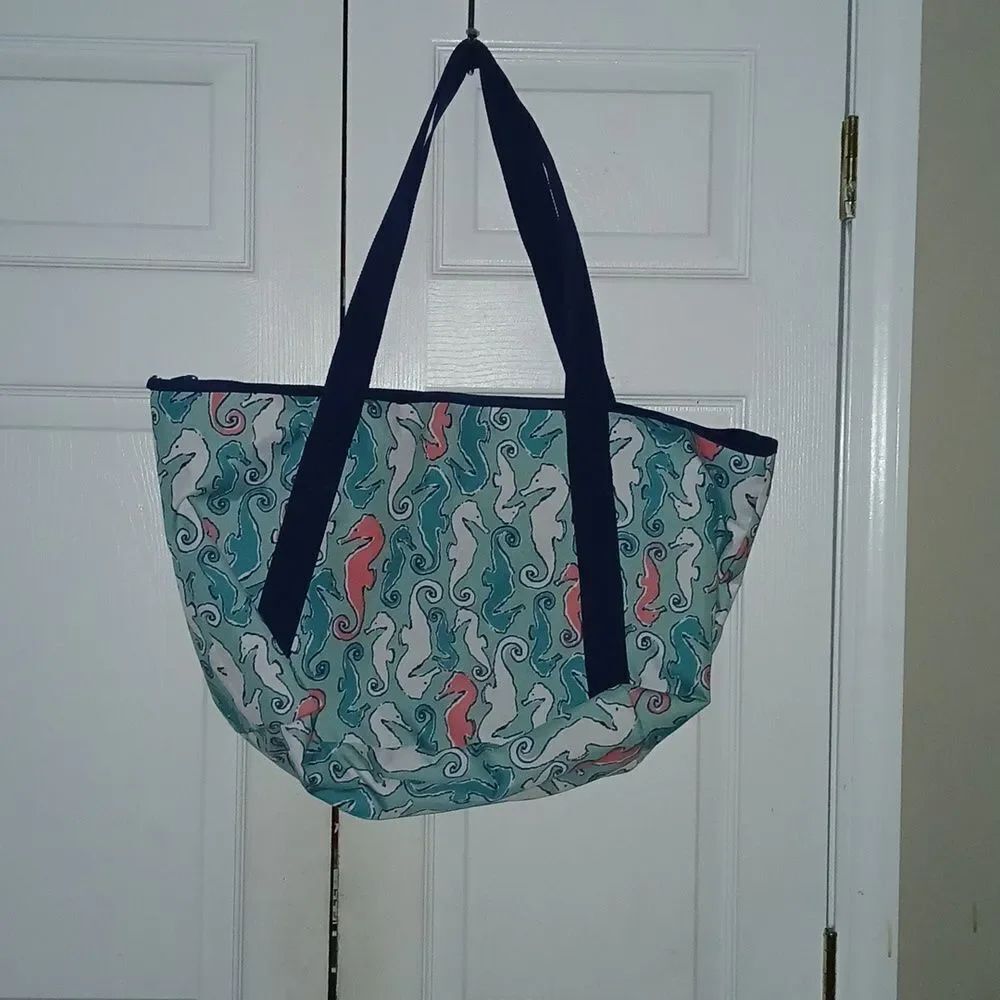 Crown & Ivy Roomy Seahorse Beach bag Tote Beach vacation bag NWOT